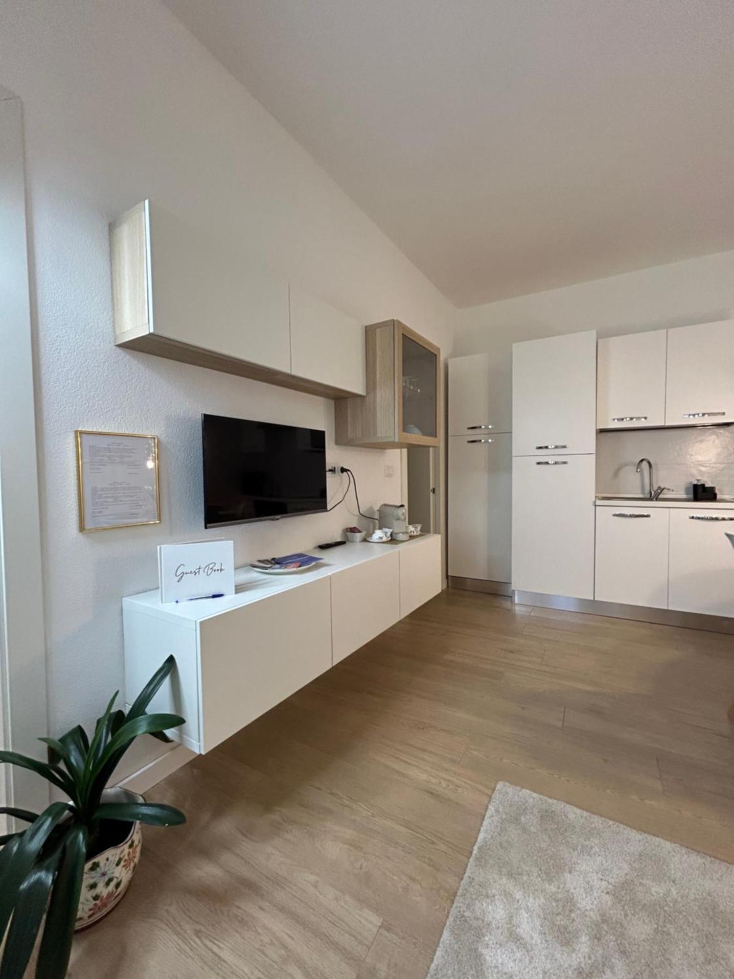 V&C Home Rental Specialist Appartamenti Fronte Lago Maggiore Germignaga Dış mekan fotoğraf